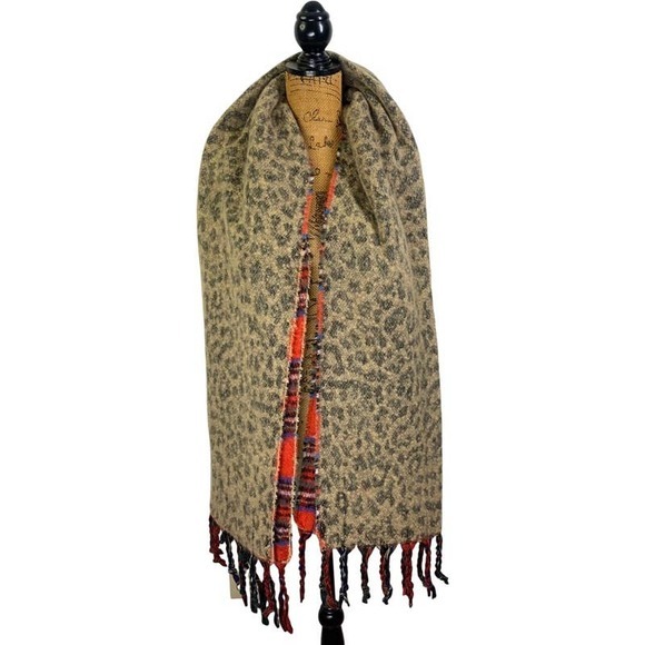 STEVE MADDEN Plaid & Animal Print Chunky Reversible Blanket Wrap Scarf‎ - OS - Picture 8 of 12